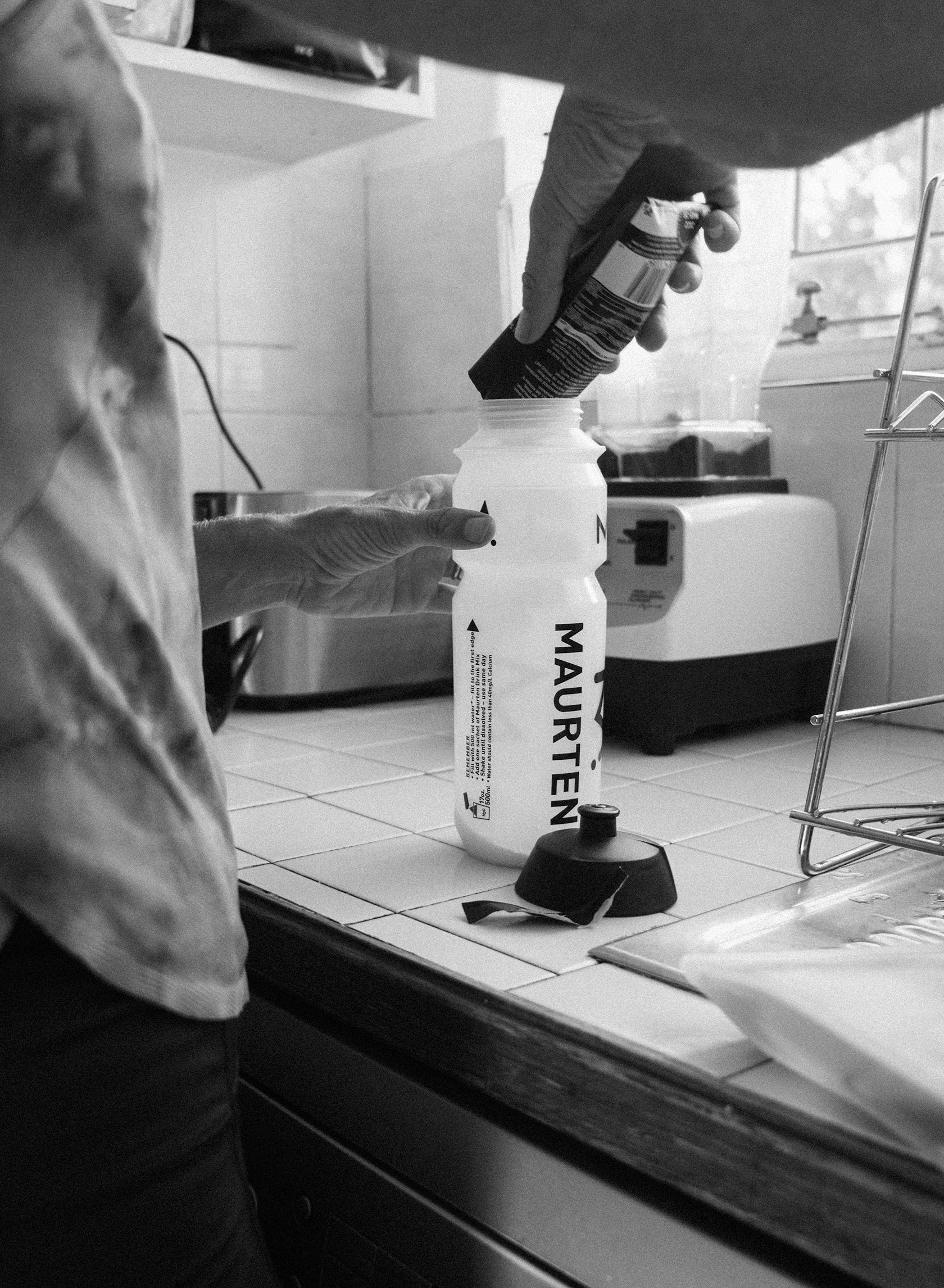 Bottle_750-supporting_img_3.jpg