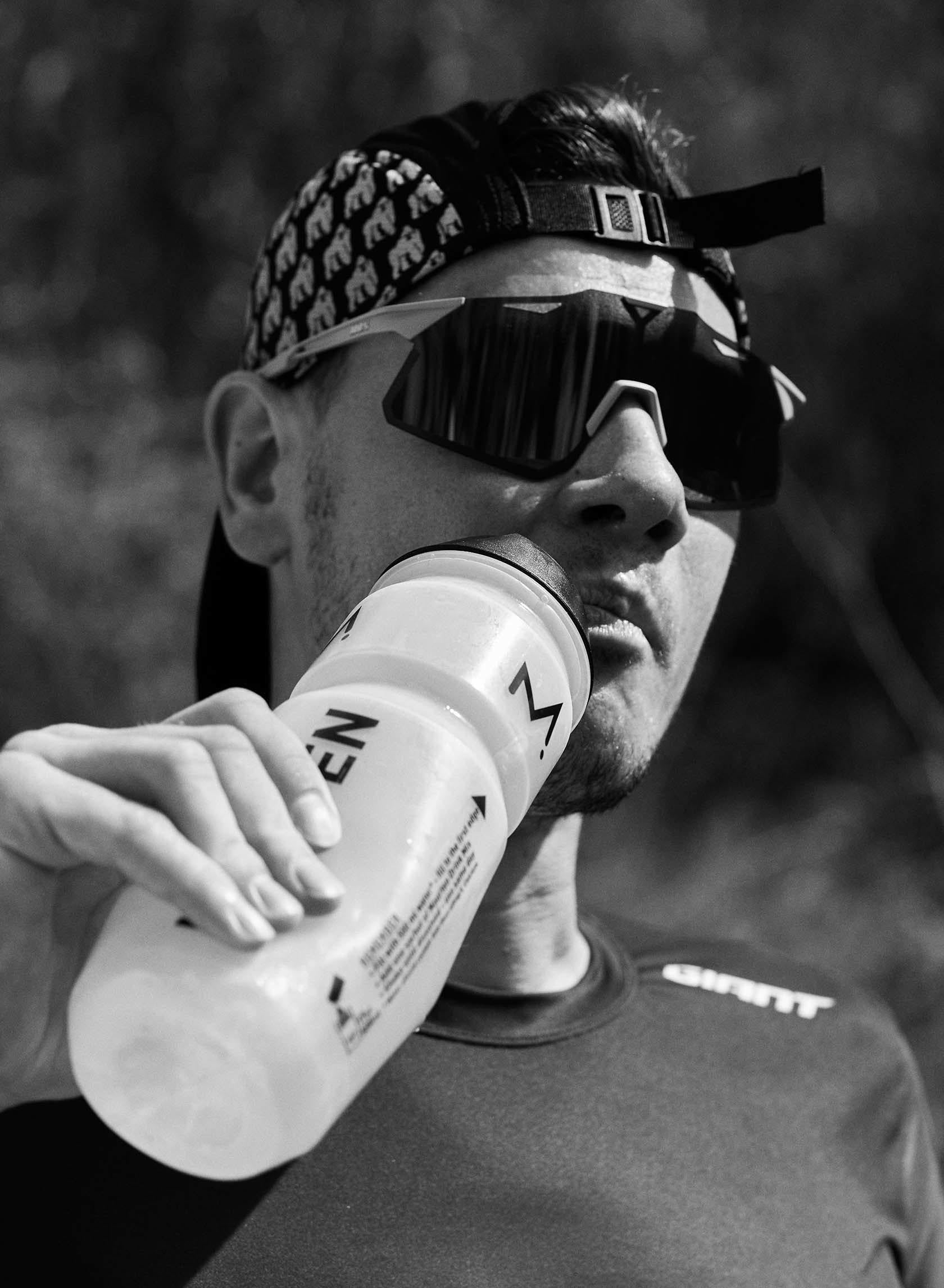 Bottle_750-supporting_img_4.jpg